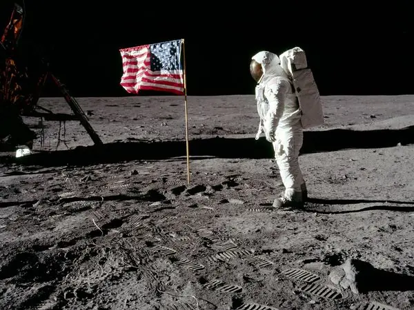 El hombre llego a la luna? Si.