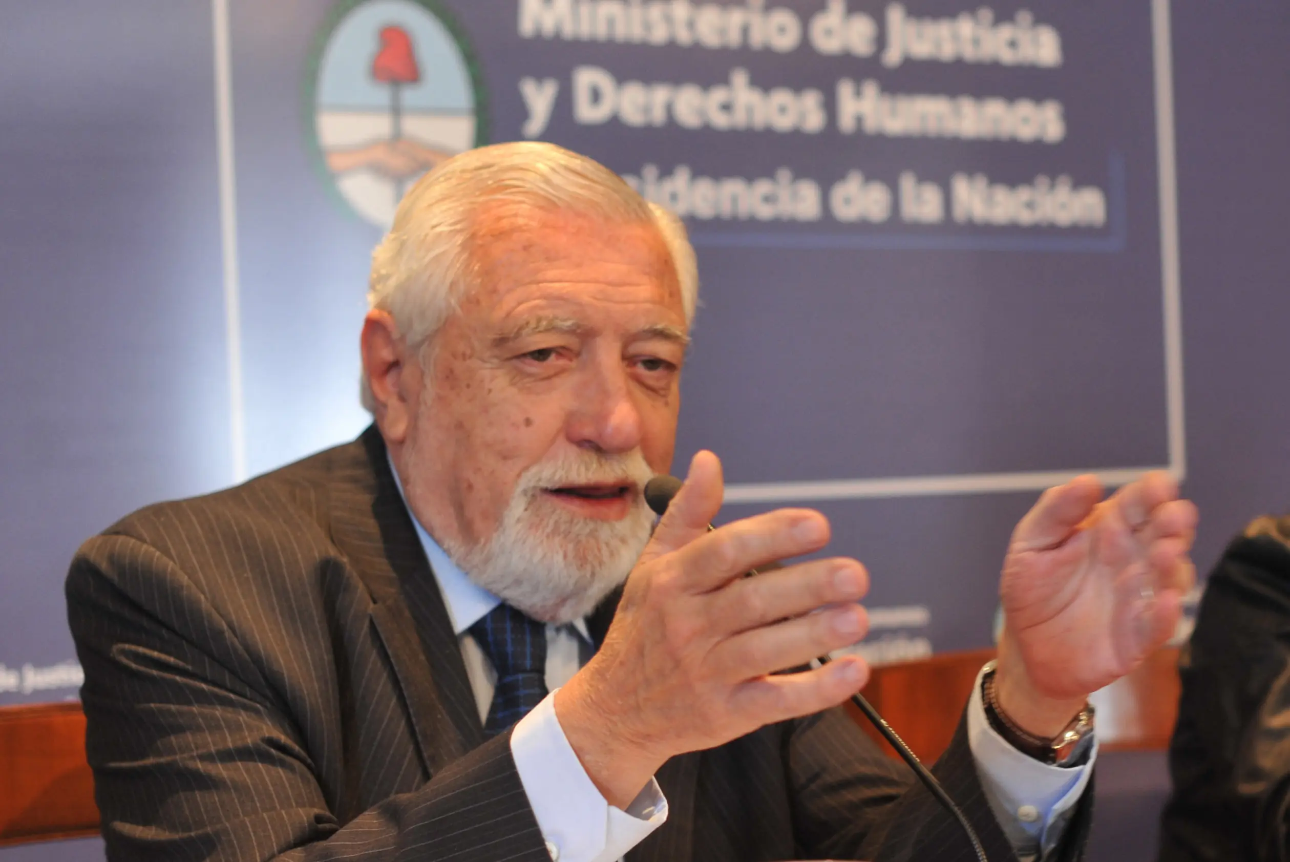 Con respecto a los 30.000 Carta de E.L. Duhalde a Meijide