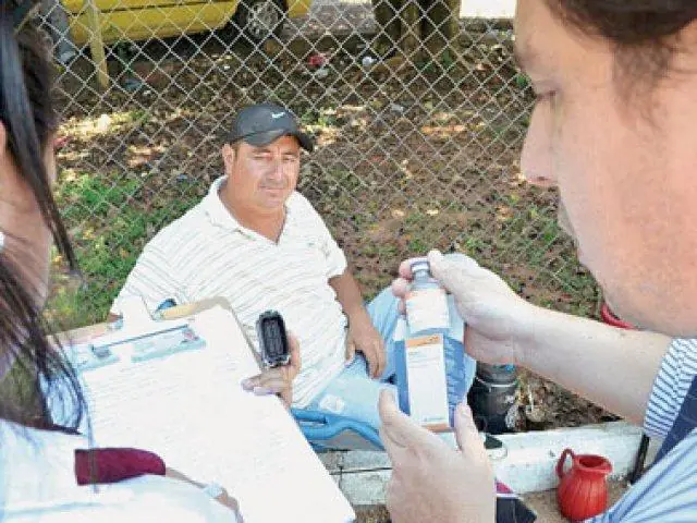 Los kioscos venden medicamentos libremente, siendo ilegal. Los kioscos venden medicamentos libremente, siendo ilegal.