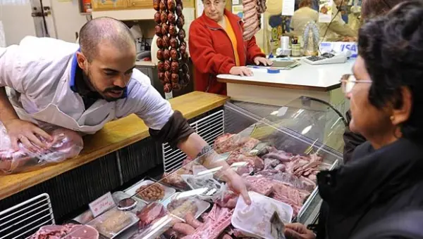 Gobierno propone a argentinos no consumir carne ante...