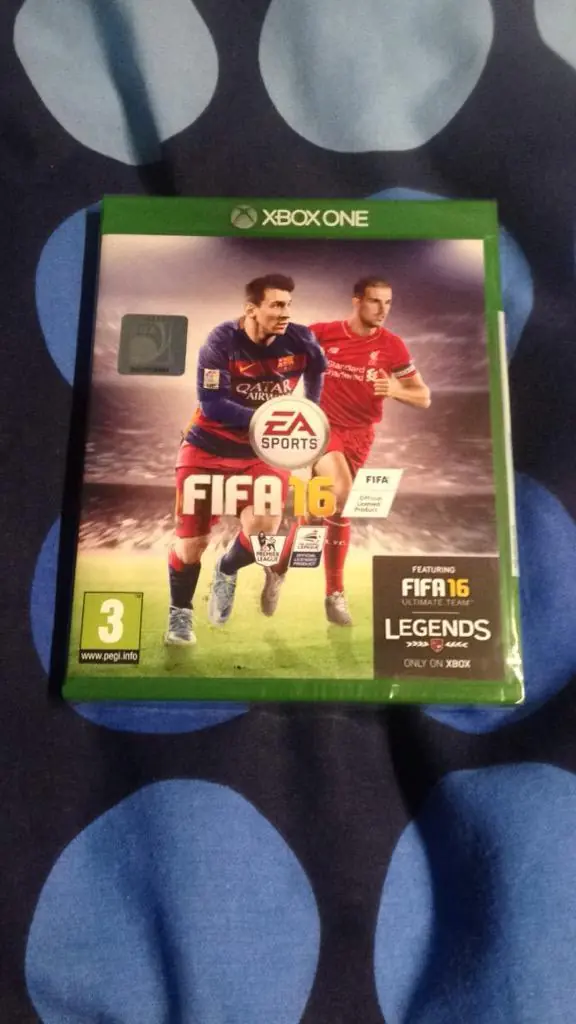 Se compró el FIFA 16 y le dijo chau chau a su novia.