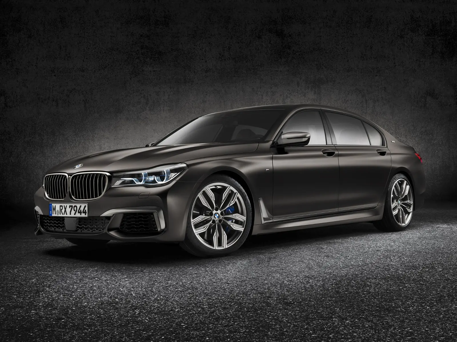 BMW M760Li xDrive - Prestaciones de superdeportivo