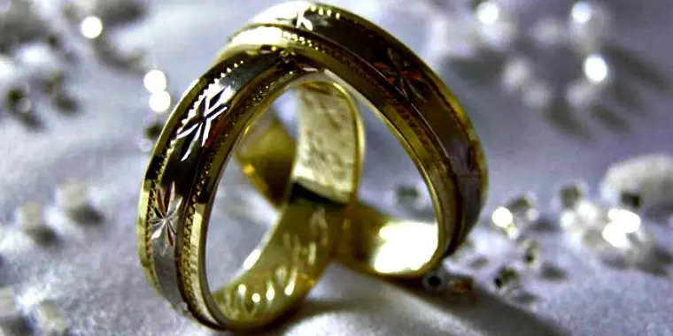 La alianza de boda