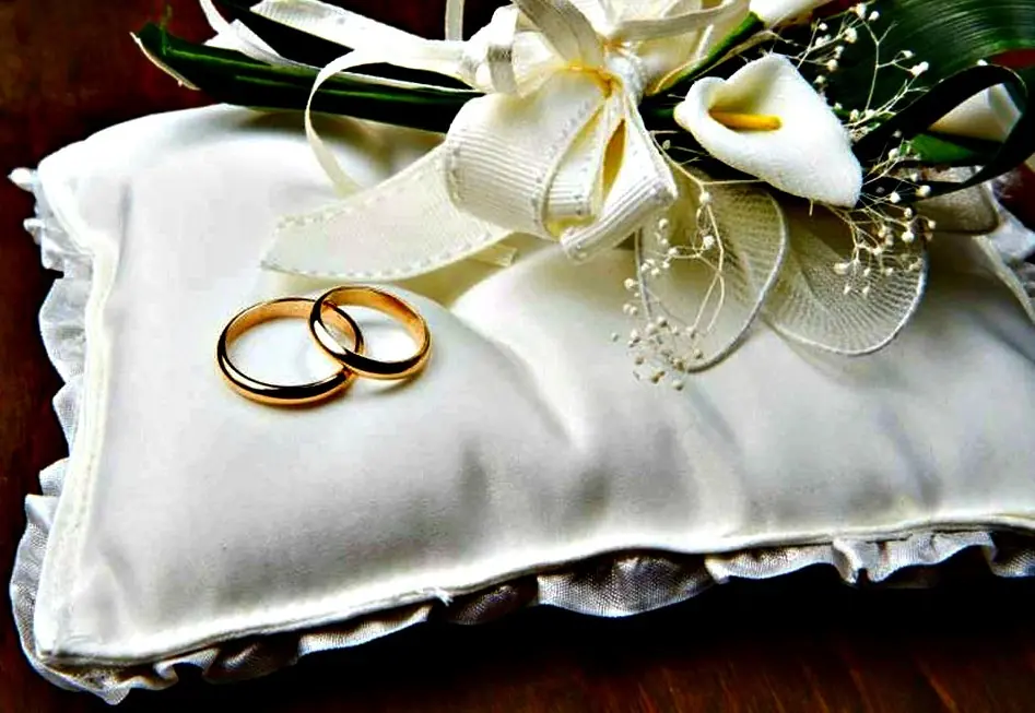 La alianza de boda