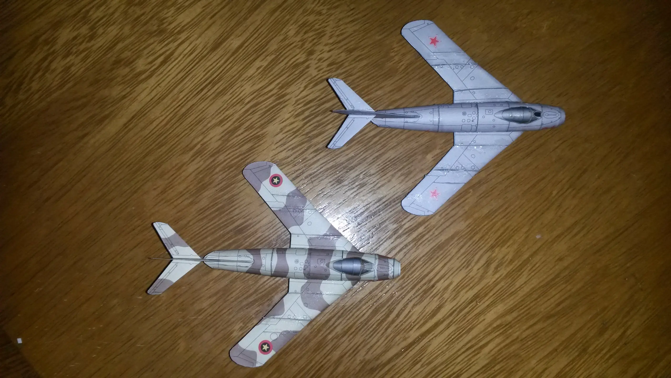 MIG-17 Fresco (1:100) en Papelmodelismo