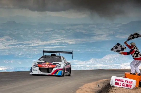 Peugeot 208 T16 Pikes Peak, el auto mas rapido del mundo?