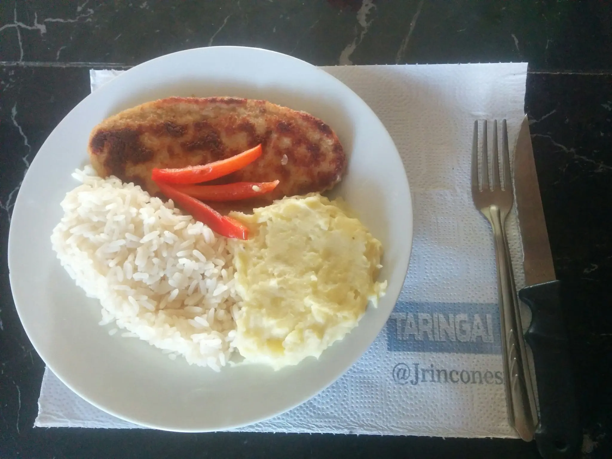 San Valentín - Milanesa de Pollo con Arroz y Pure de Papa