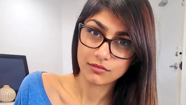 Mia Khalifa la Pornstar que hace escandalo!