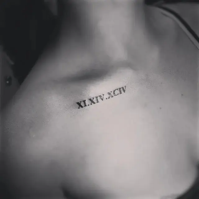 Chicas con Tatuaje en la Clavicula