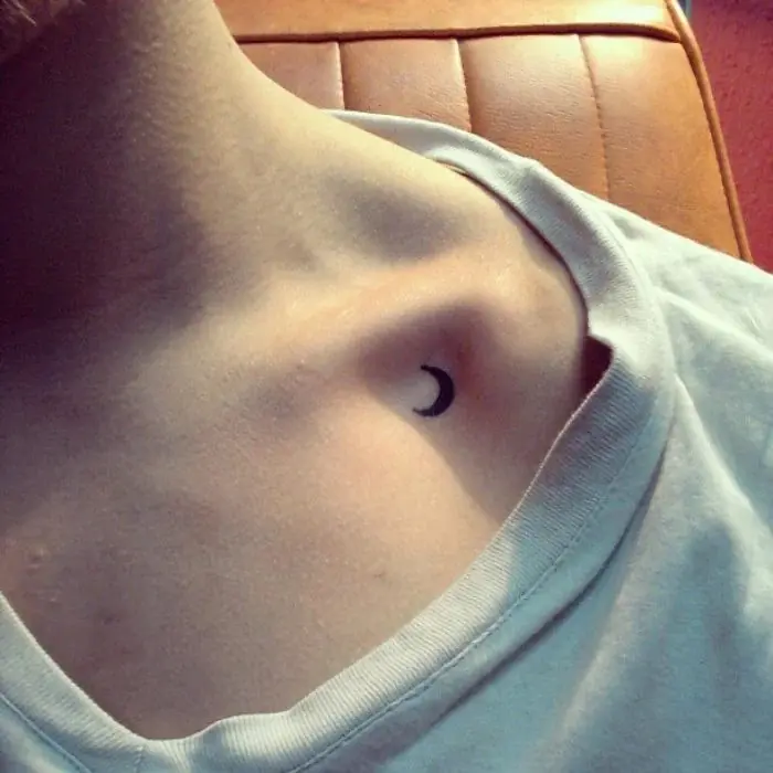 Chicas con Tatuaje en la Clavicula
