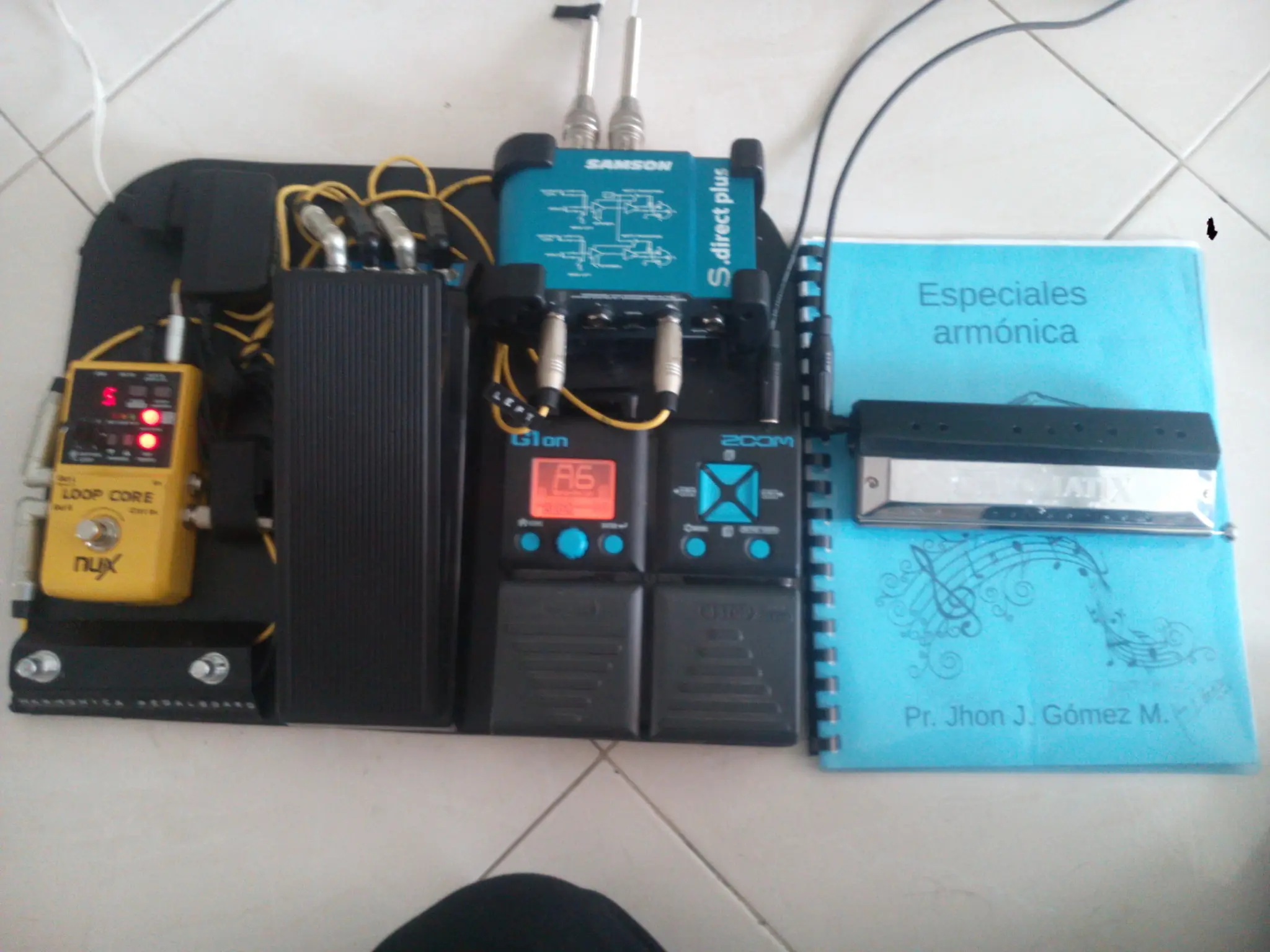 Pedalboard para armónica