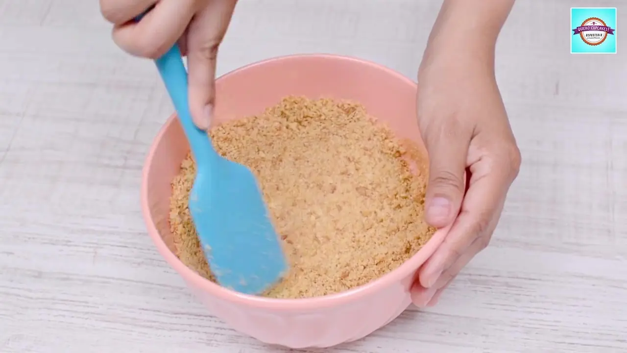 Prepara una tarta de yogurt y frutas que no requiere cocción