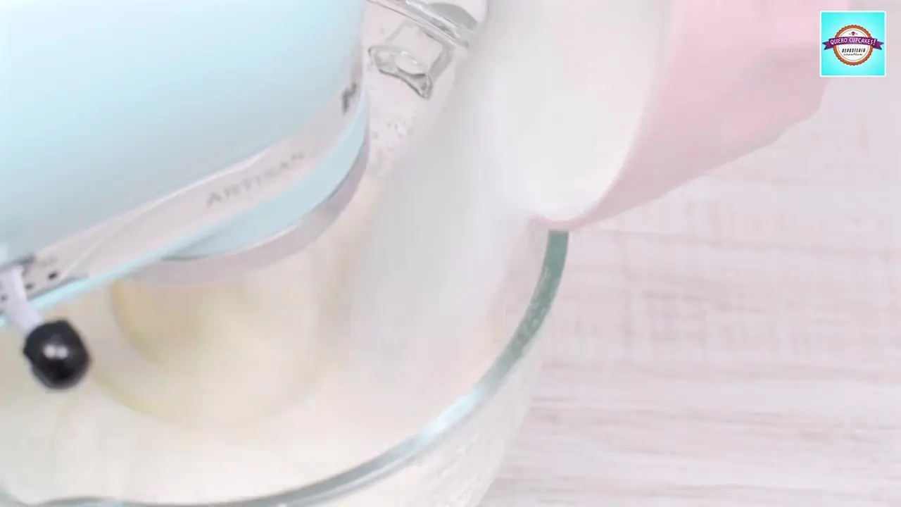 Prepara una tarta de yogurt y frutas que no requiere cocción