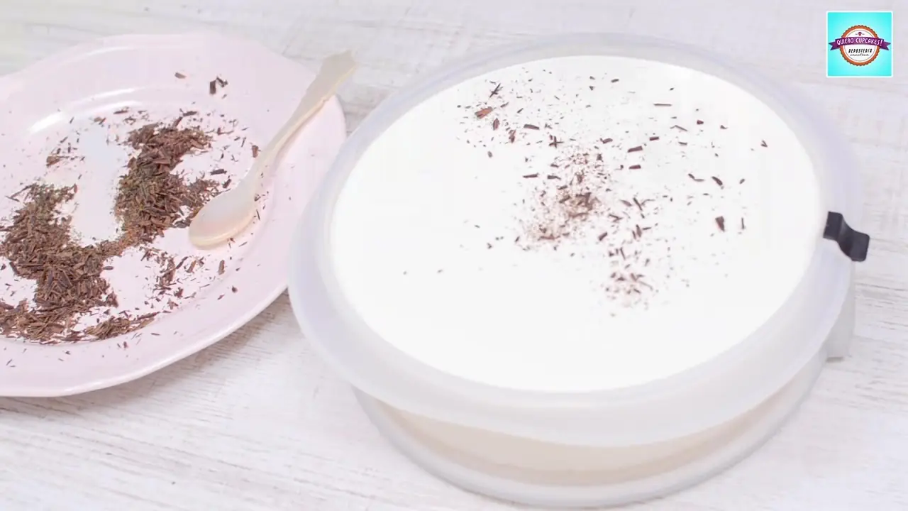 Prepara una tarta de yogurt y frutas que no requiere cocción