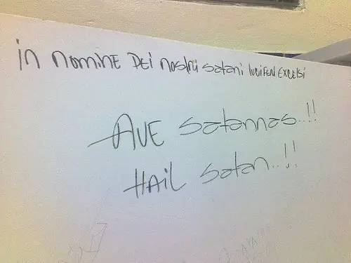 Las mejores 21 frases escritas en baños públicos