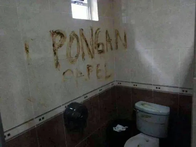 Las mejores 21 frases escritas en baños públicos
