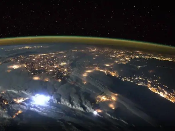 Astronauta graba tormentas eléctricas desde el espacio