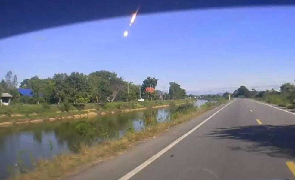 Caída de un meteorito crea alarma social en Bangkok