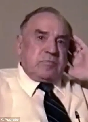 Después de 44 años pudo saber porque su enemigo le perdon