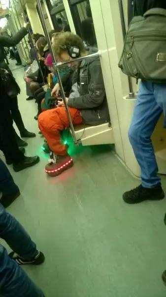 Humor: 30 Personas que OLVIDARON verse al espejo antes de...