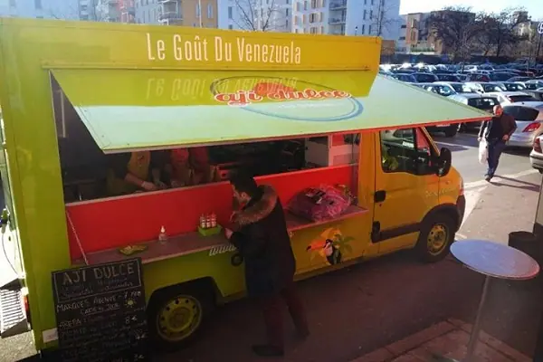 El primer Food Truck venezolano de París causa furor
