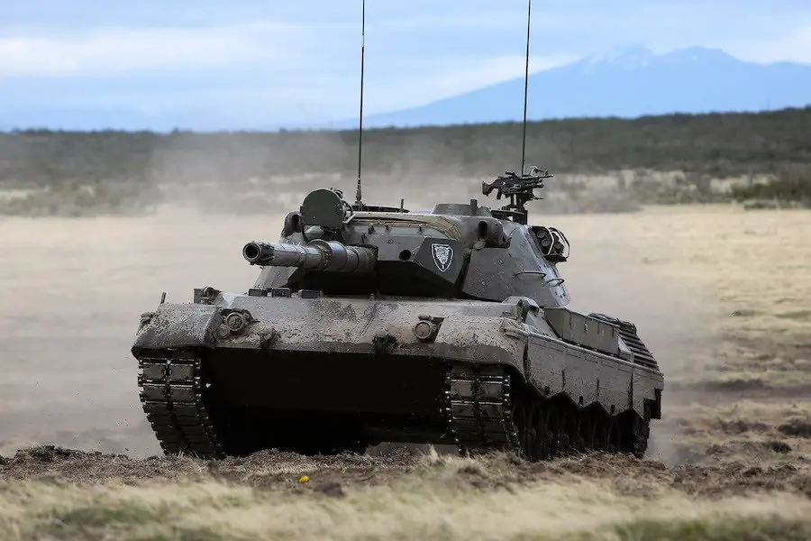 M109 Leopard 2A4CHL M108 Leopard 1V AMX30 M41 IFV Marder 1A3 M113 A1 A2 APC Mowat