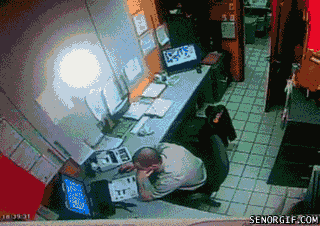 11 GIFs de personas que tienen la peor parte de trabajar