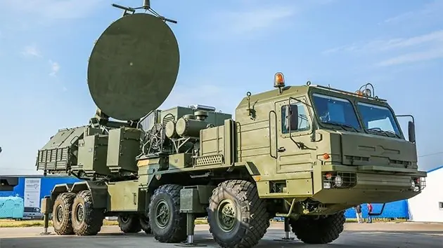 ¿Cómo está protegida la base aérea rusa en Siria?