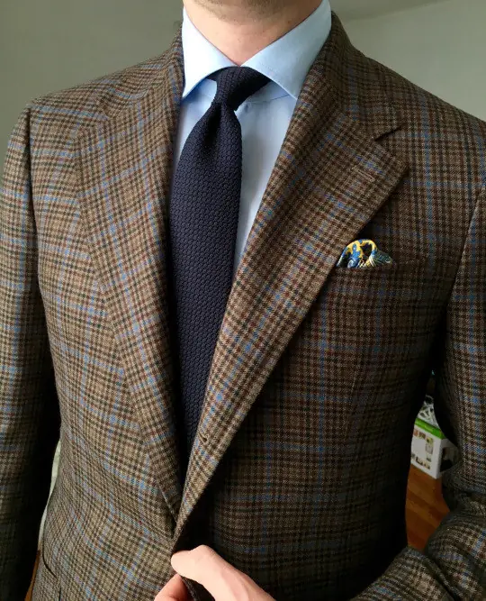 los que usan corbata