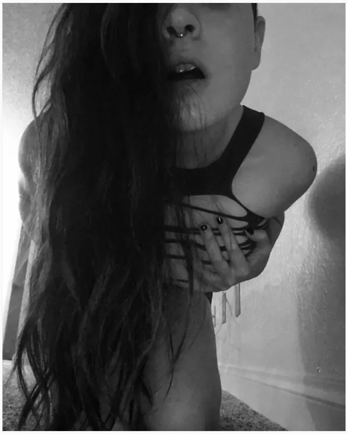 Prostituta profesional desmiente mitos sobre tamaño del pene