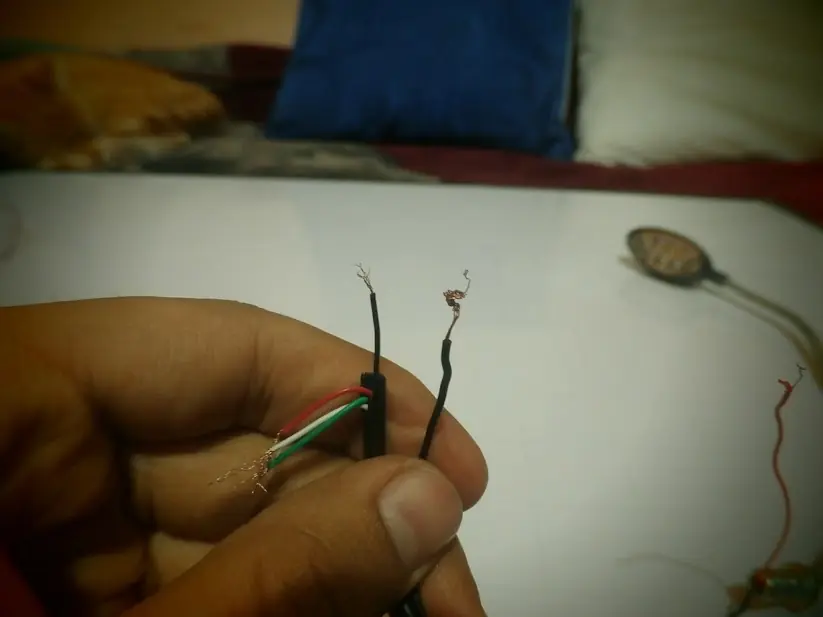 Adapte una lampara a un puerto USB, pasa y mirala