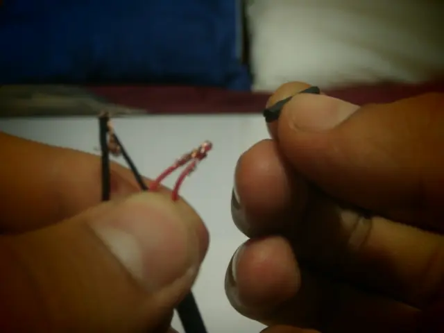 Adapte una lampara a un puerto USB, pasa y mirala