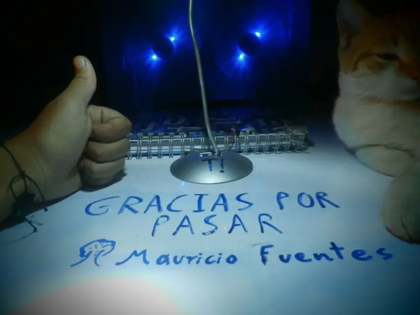 Adapte una lampara a un puerto USB, pasa y mirala