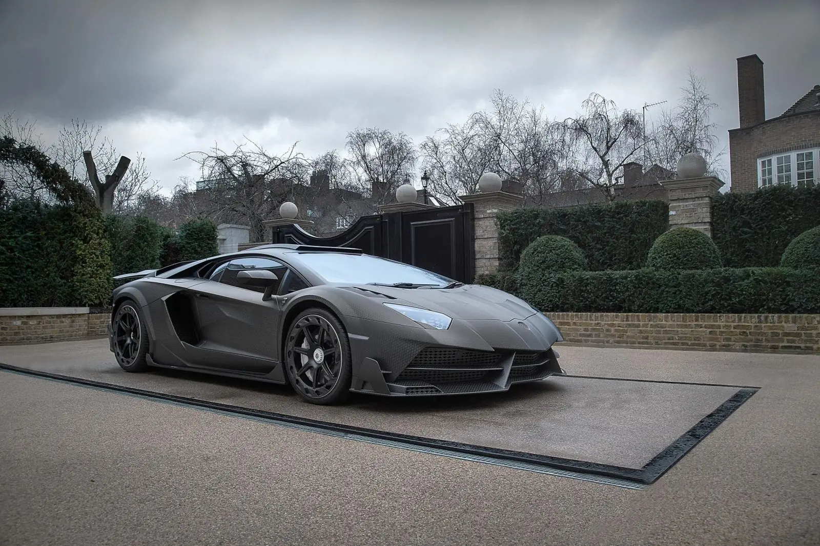 Magnate modifica Lamborghini Aventador en un ¡ Batimóvil !