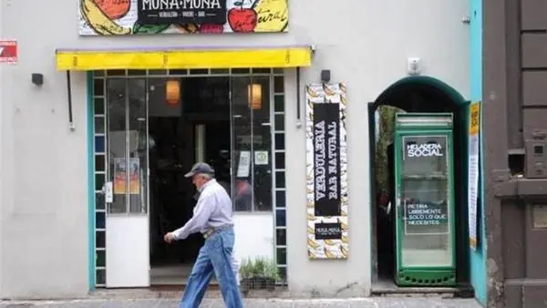 Así funciona la primera "heladera social" del país