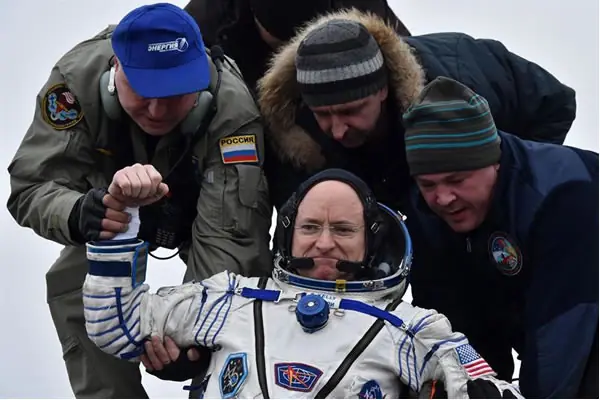 Astronauta Scott Kelly volvió a la tierra 5 cm mas alto.