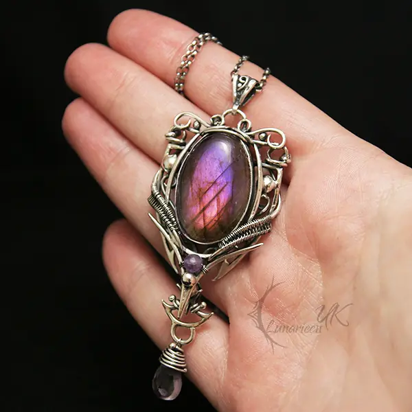 mirá esos collares papa!! (y anillos)