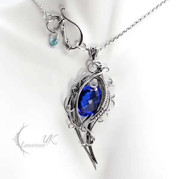 mirá esos collares papa!! (y anillos)