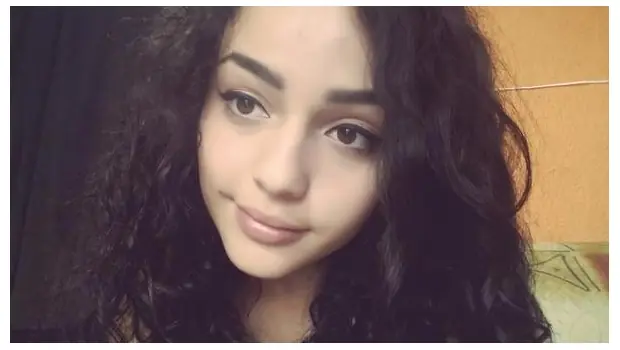 Helena: La actriz porno más joven de México.
