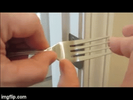 Con Un Tenedor Podrás Protegerte Cuando Estás En El Trabajo