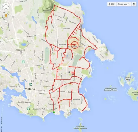 Hace dibujos con un GPS y una bici