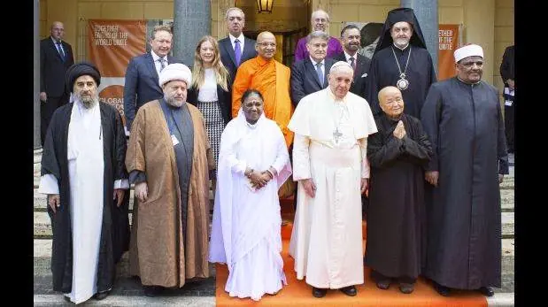 Protestantes reciben a Francisco en ovación - Nueva Religión