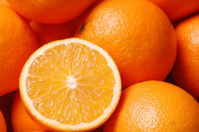 ¿Qué fue primero: el color naranja o la fruta naranja?