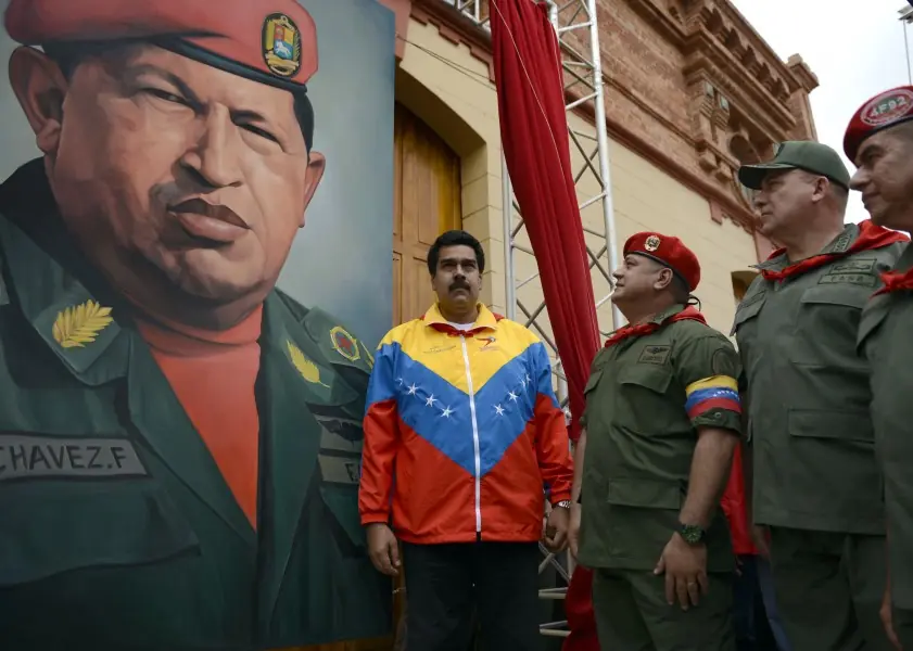Popularidad del chavismo y de Maduro caen a niveles sin
