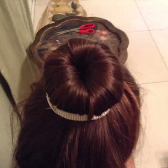 Haz un donut para el pelo con un calcetín Haz un donut para el pelo con un calcetín