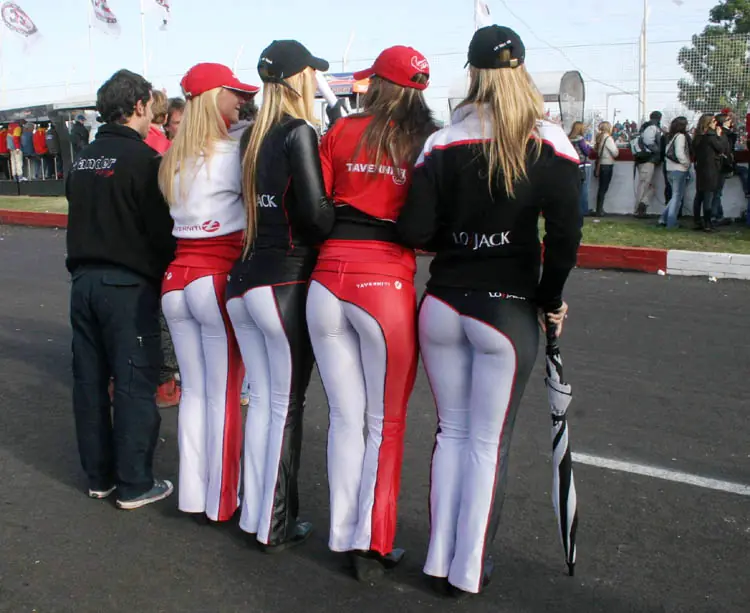 Humor machista y fotos de promotoras Vol 2.-