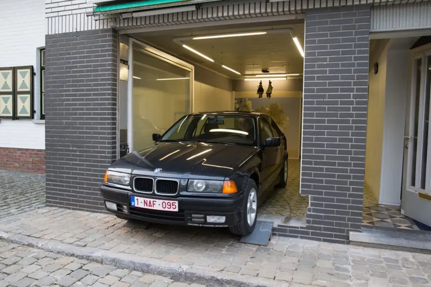 Le denegaron hacer un garage, mira lo que hizo el capo!!