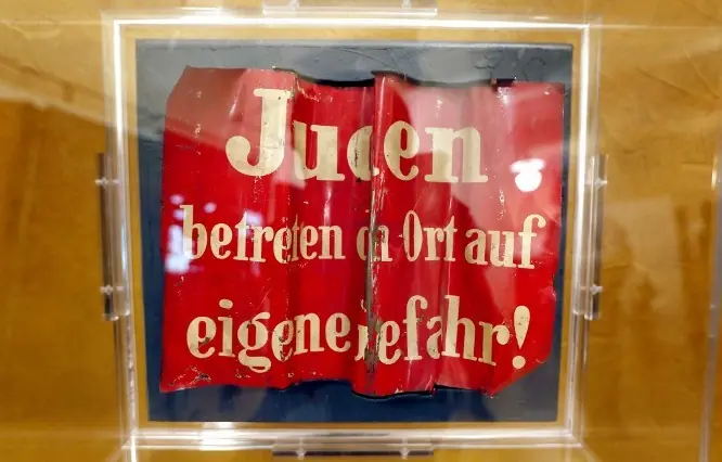 Propaganda Nazi en la biblioteca de Los Ángeles