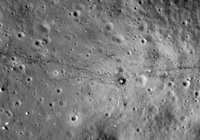 bandera en la luna