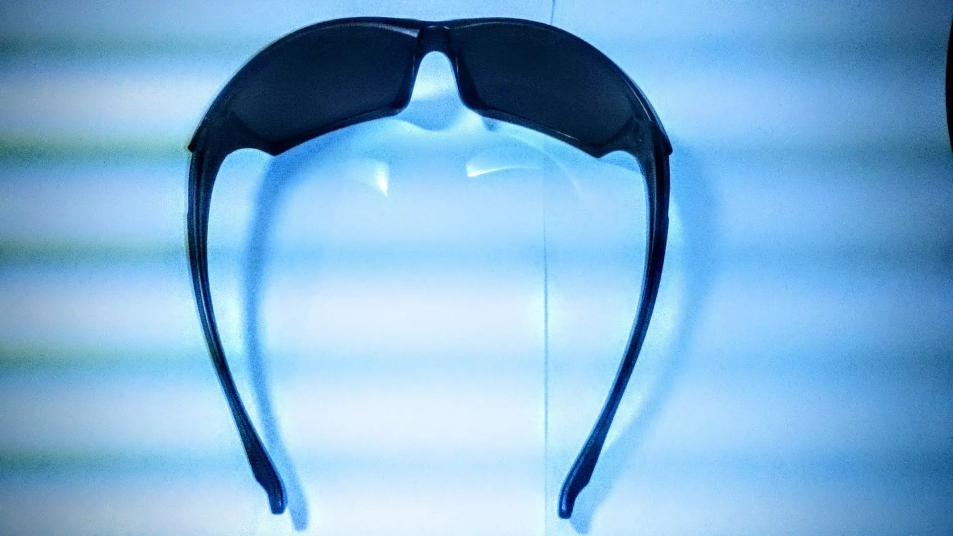 Quería estos anteojos. Cuanto valen? No dejá, me los hago yo